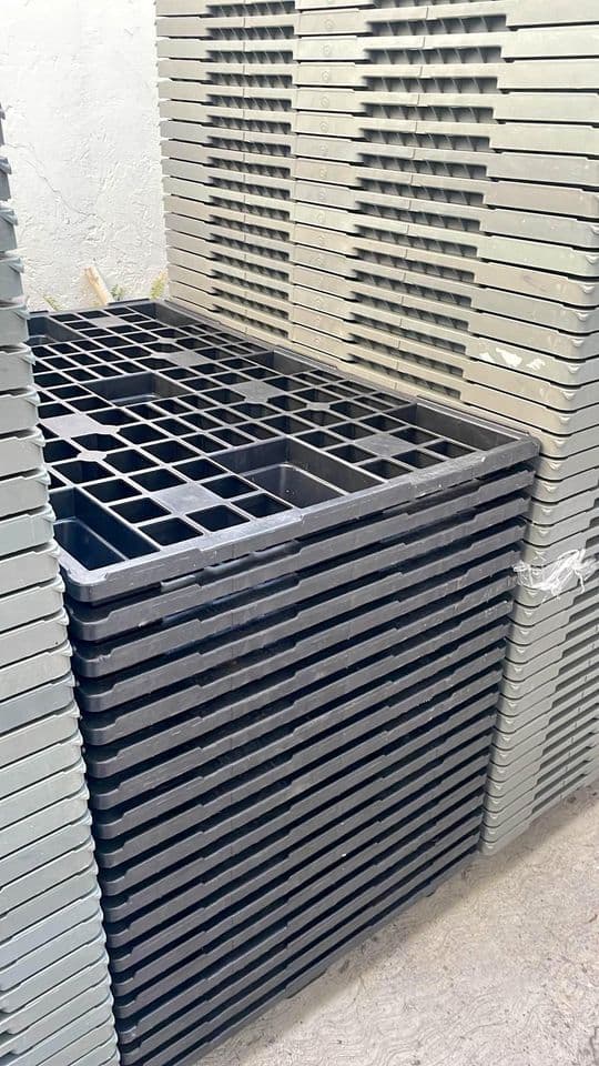 48 x 31 Nestable Used Plastic Export Pallets -Redmond WA 98052
