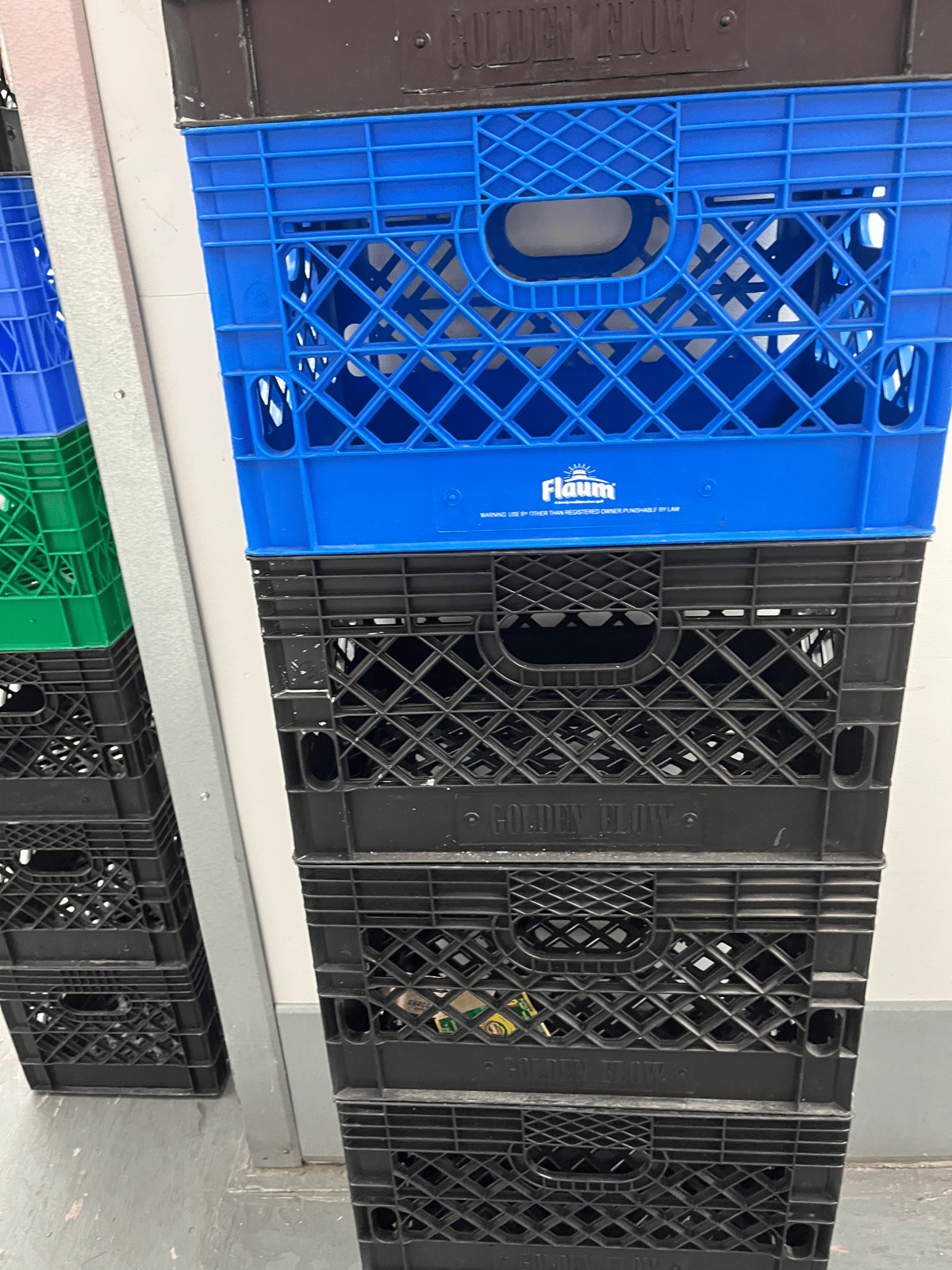 Like New 19x13x11 Solid Blue Plastic Crates - Bronx, NY 10468