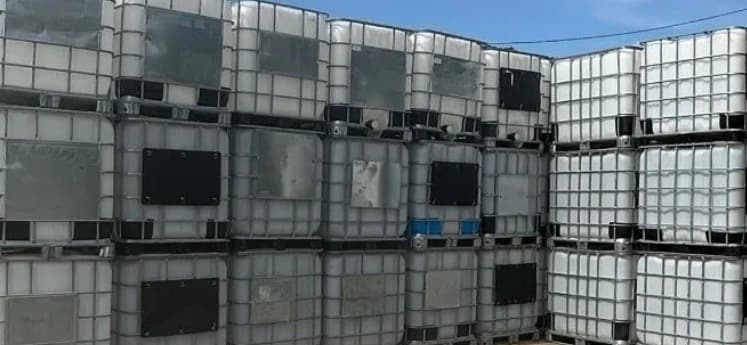 Rinsed 275-Gallon 2" Ball Valve Steel Cage Dry/oil/cleaner/water IBC Totes - Roosevelt, UT 84066
