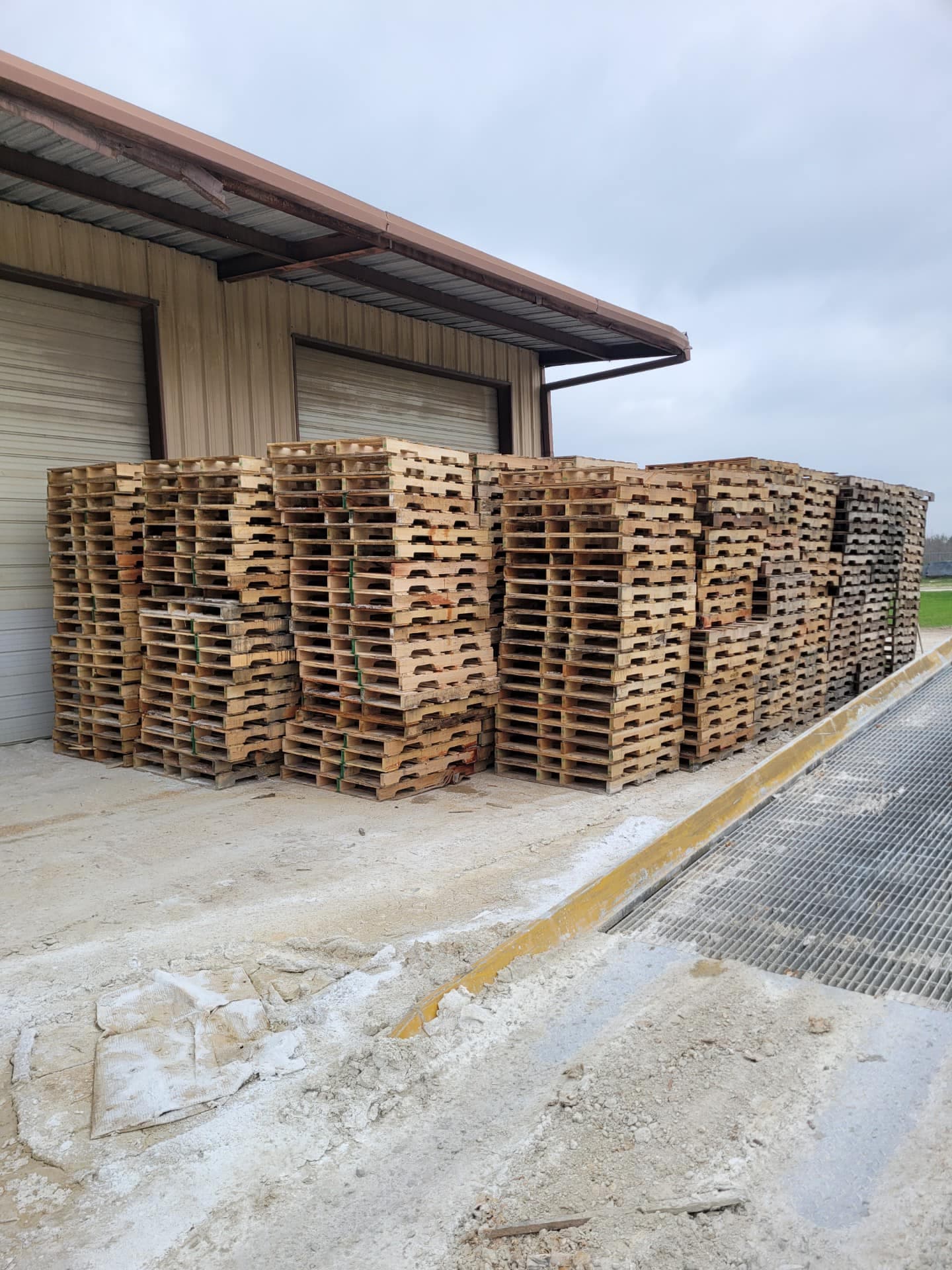 Used Pallets - 48 x 48 4 Way Stringers - Grove City OH 43123