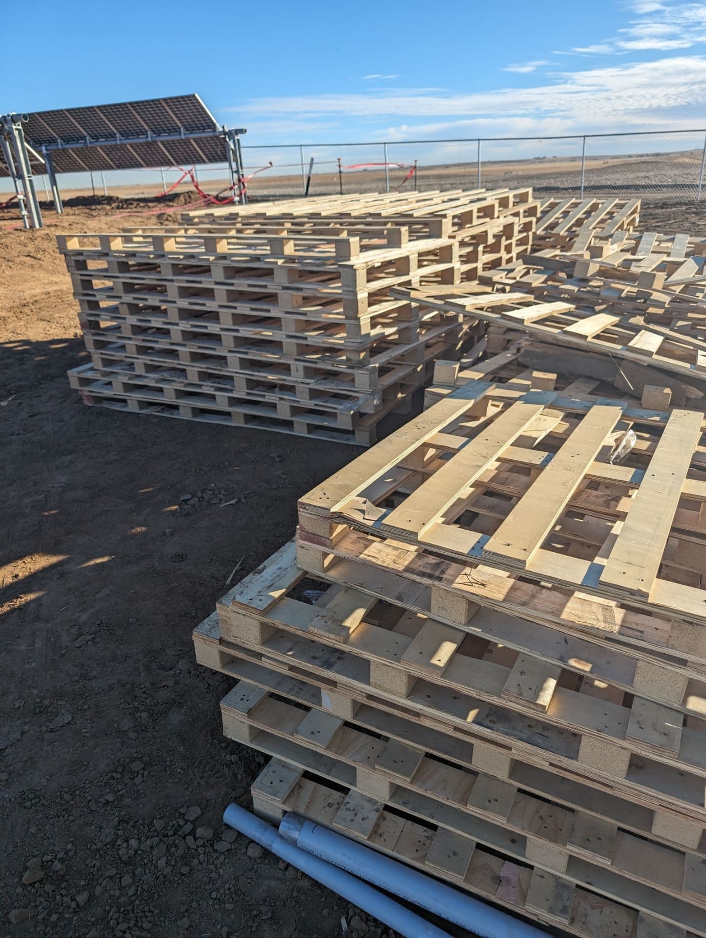 Used 84Lx45W Solar Pallets - Englewood, CO 80112