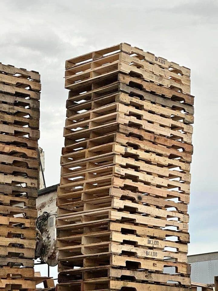 48 x 40 Used 2-Way Stringer Pallets - Van Nuys CA 91406