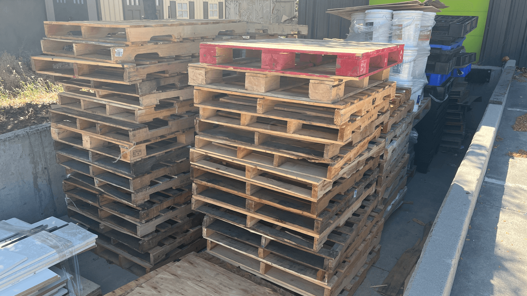 48 x 40 Grade B Wooden Pallets -	Dearborn MI 48126