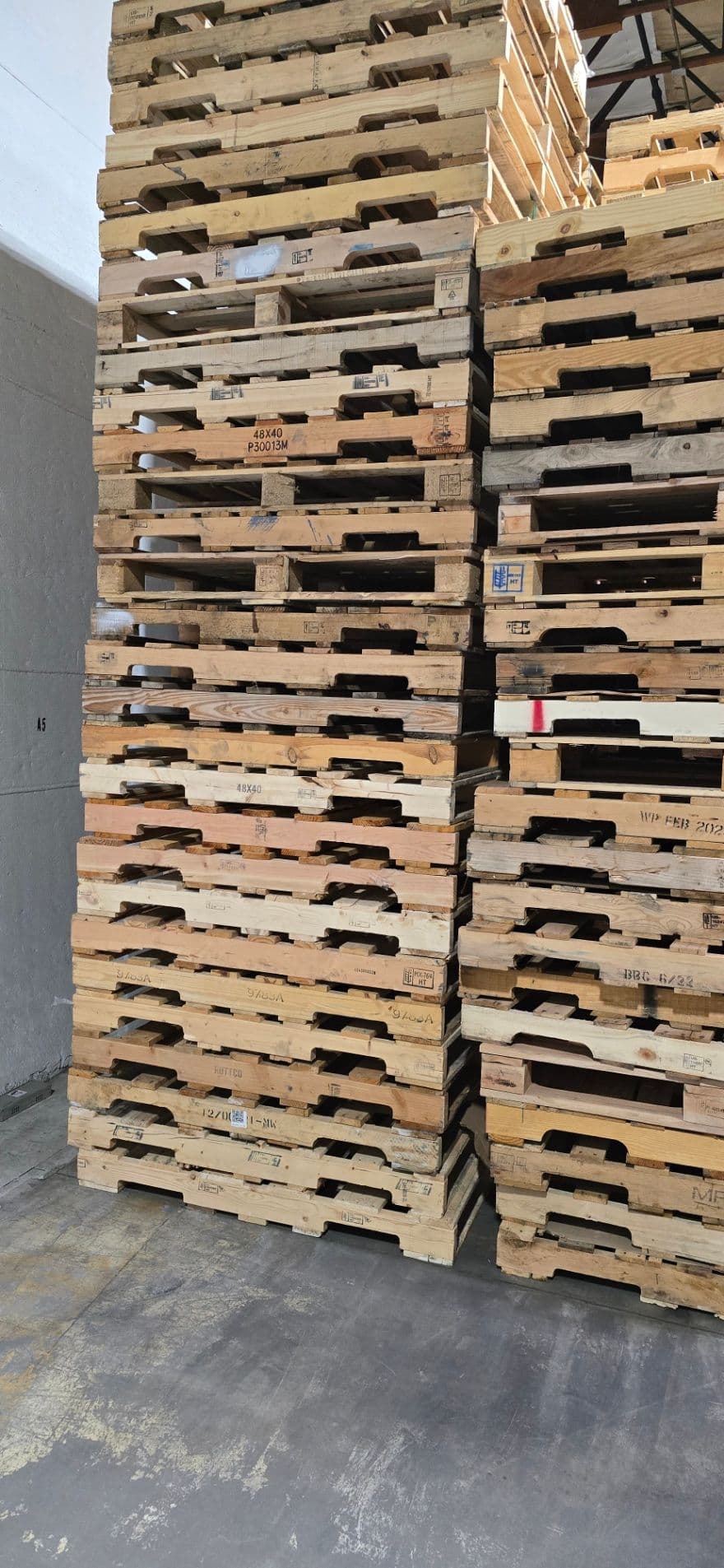 Repaired Grade A 48 x 40 Wood Pallets - Salt Lake City , UT 84101