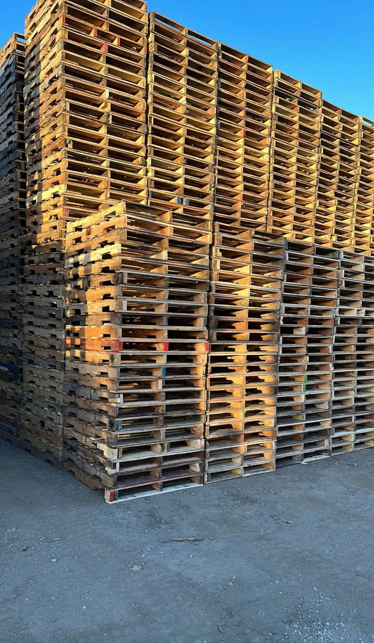 Used 48" x 40" Hardwood Grade B Wooden Pallets - Chicago IL 60608