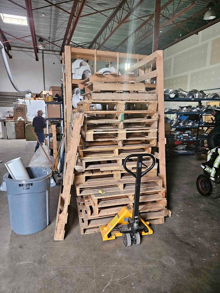 Damaged 48 x 40 Used Pallets - Gadsden AL 35902