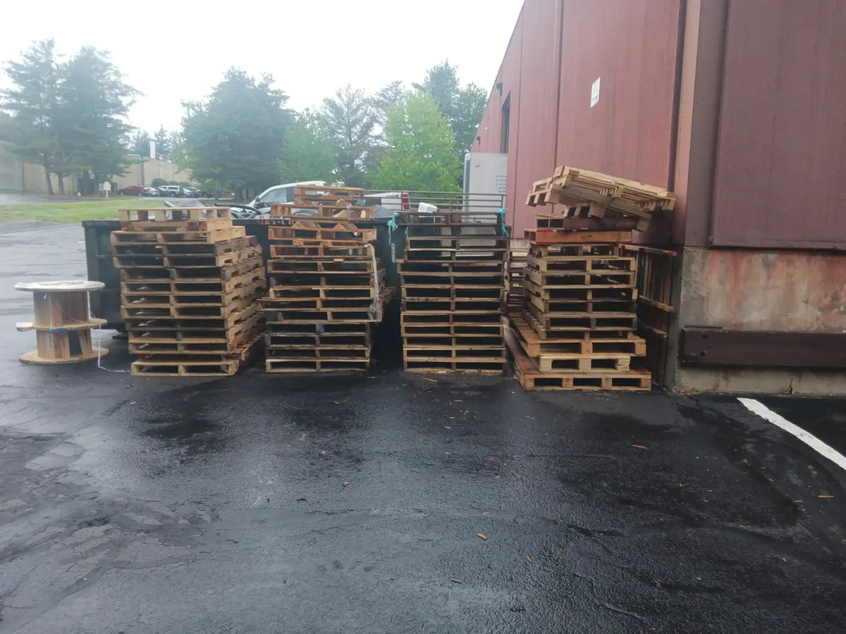 Grade B 2 Way Pallets - Shrewsbury, MA 01545