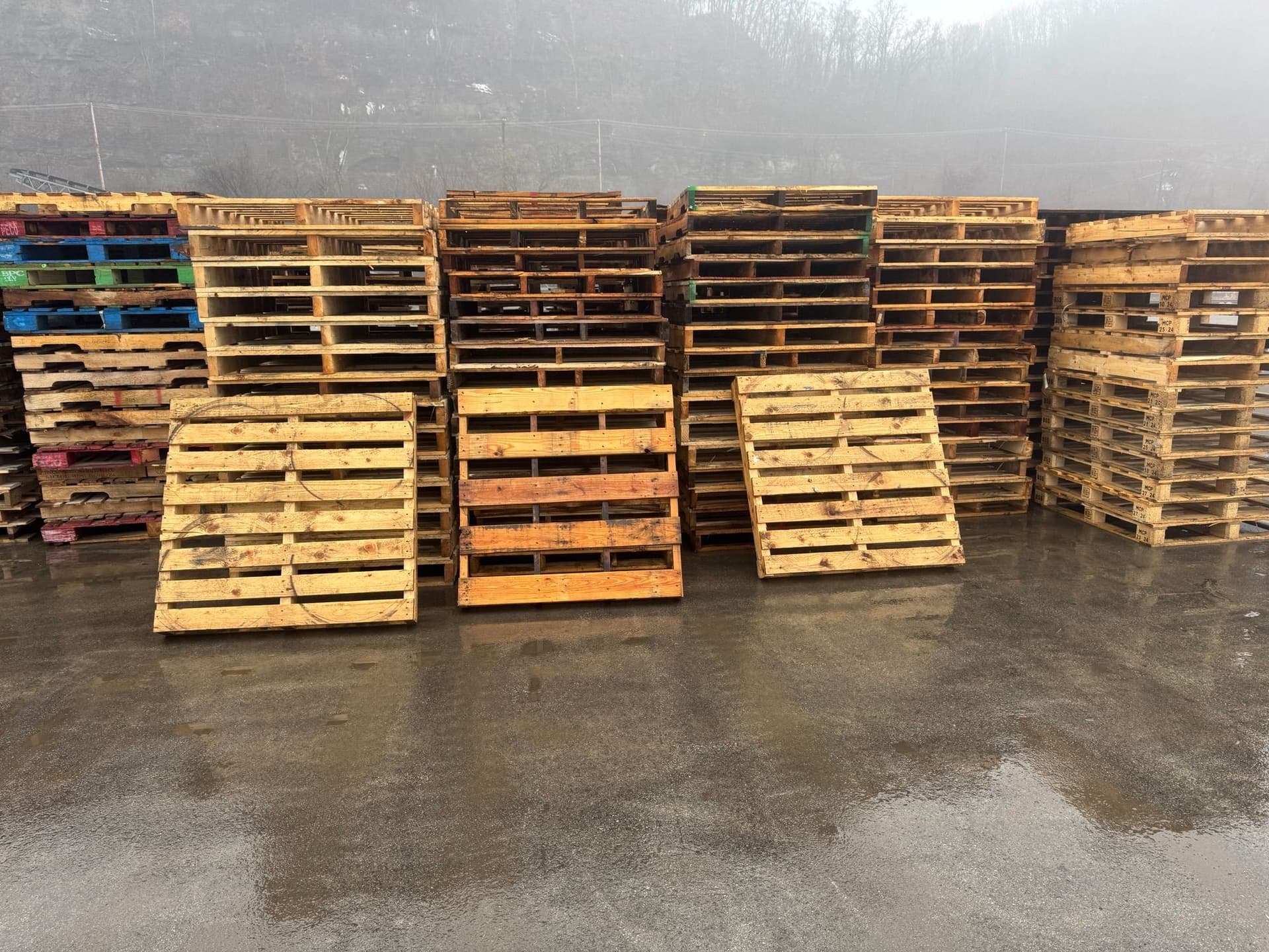 Used 44x44 Wood Pallets - Columbia, SC 29044