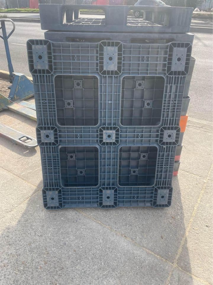 48 x 40 CBA Used Plastic Warehouse Pallets - Salem OR 97301