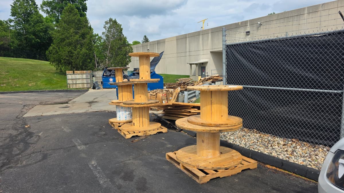Used 48x48x30 Wooden Spools - Auburn Hills, MI 48326
