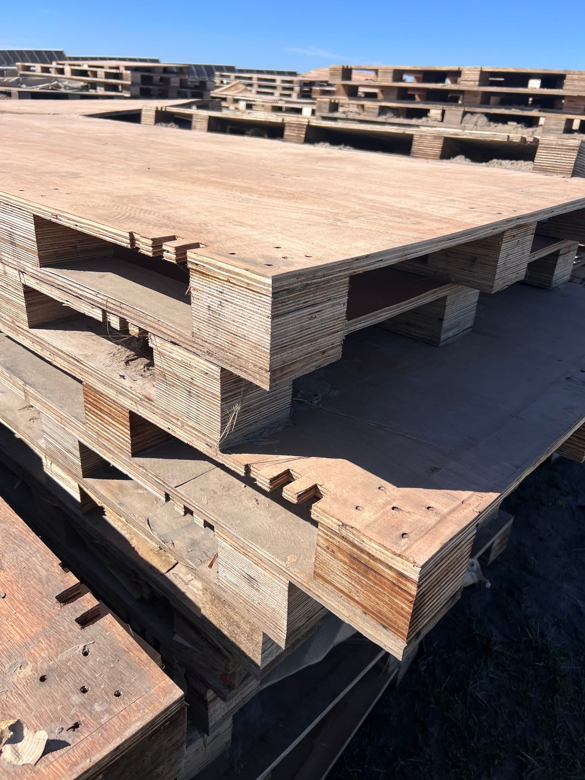 Used 48x96 Solar Wooden Pallets - Springfield, MO 65619