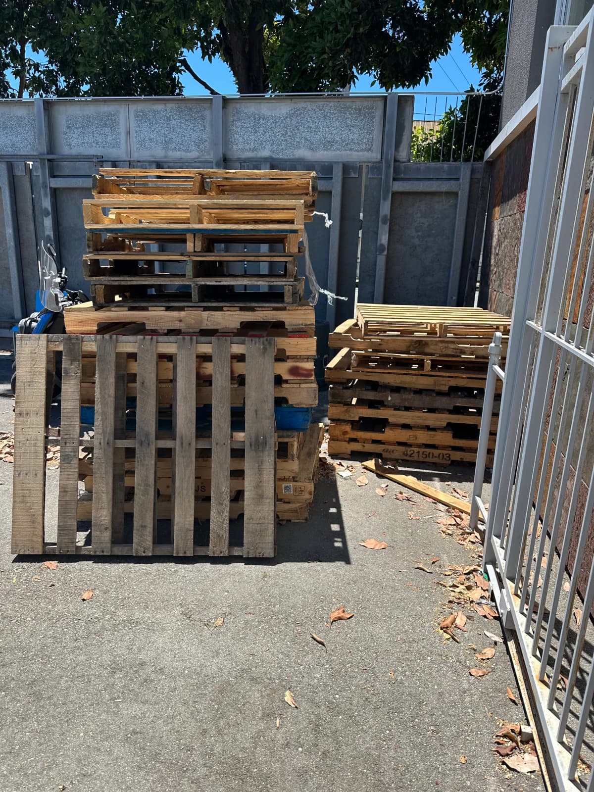 Grade B 48x40x6 4 Way Pallets - San Francisco, CA 94124