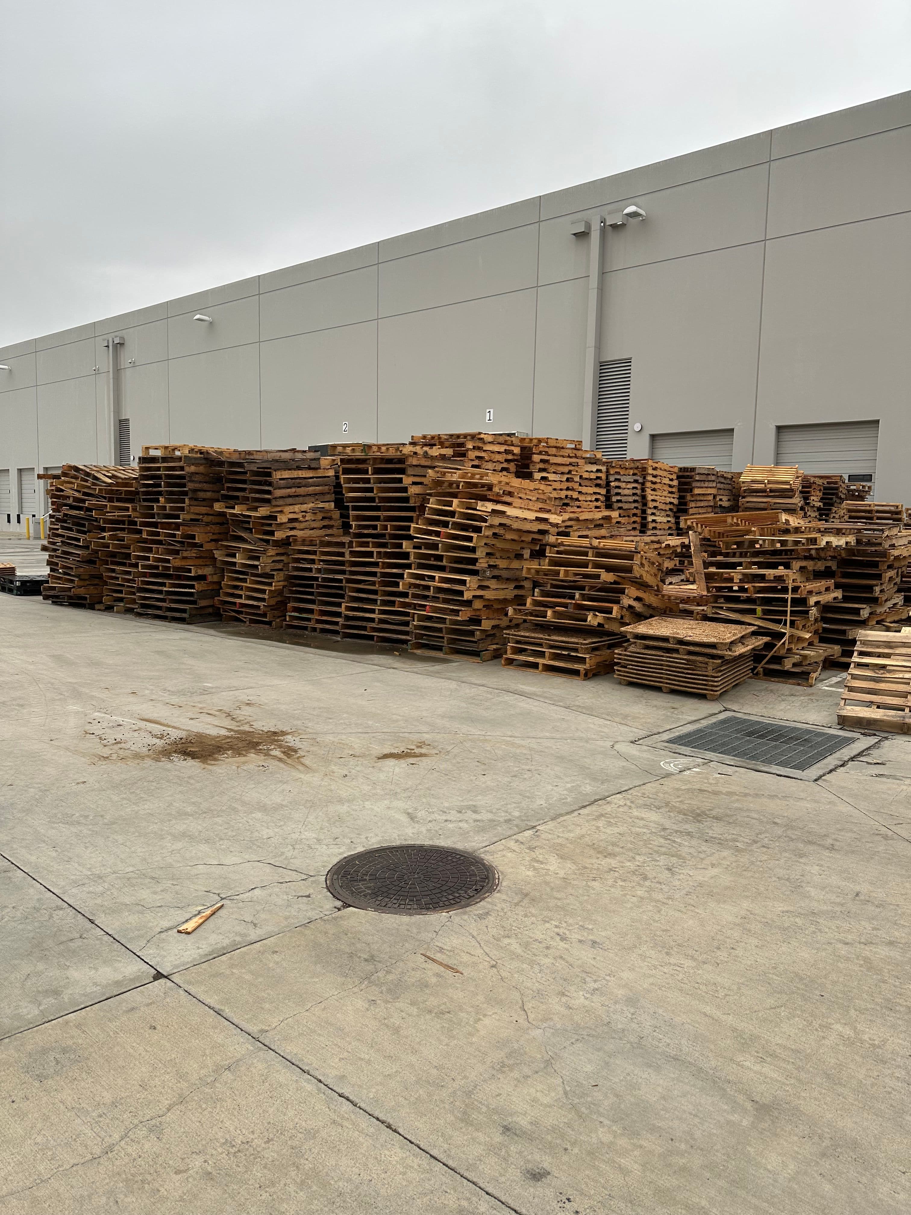 Weekly Truckload 48 x 40 Wooden Pallets - Louisville KY 40216