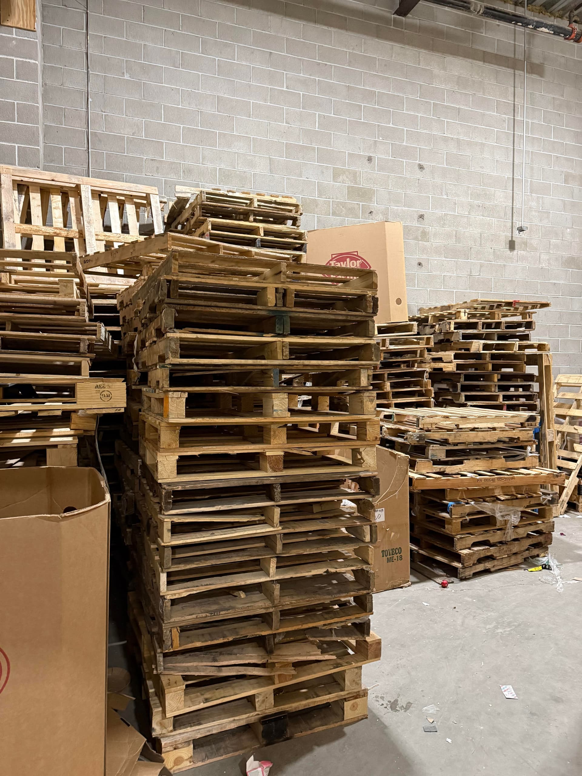 Used 40x48 Wooden Pallets - Boston, MA 02108