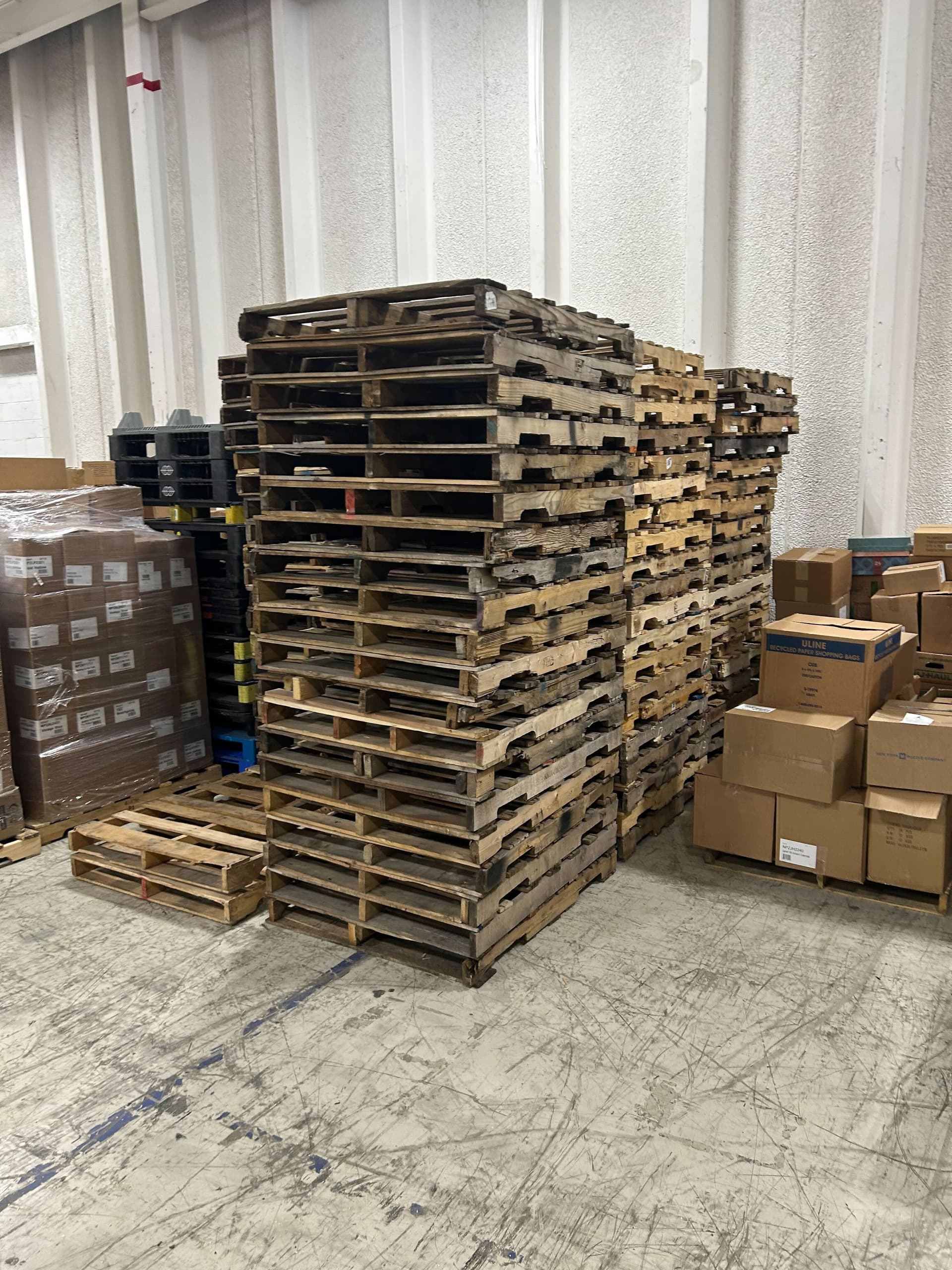 Used 40x48 Wooden Pallets - Chicago, IL 60127