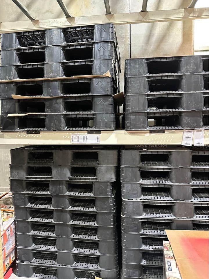 43 × 43 Used Plastic Pallets - Yuma AZ 85364