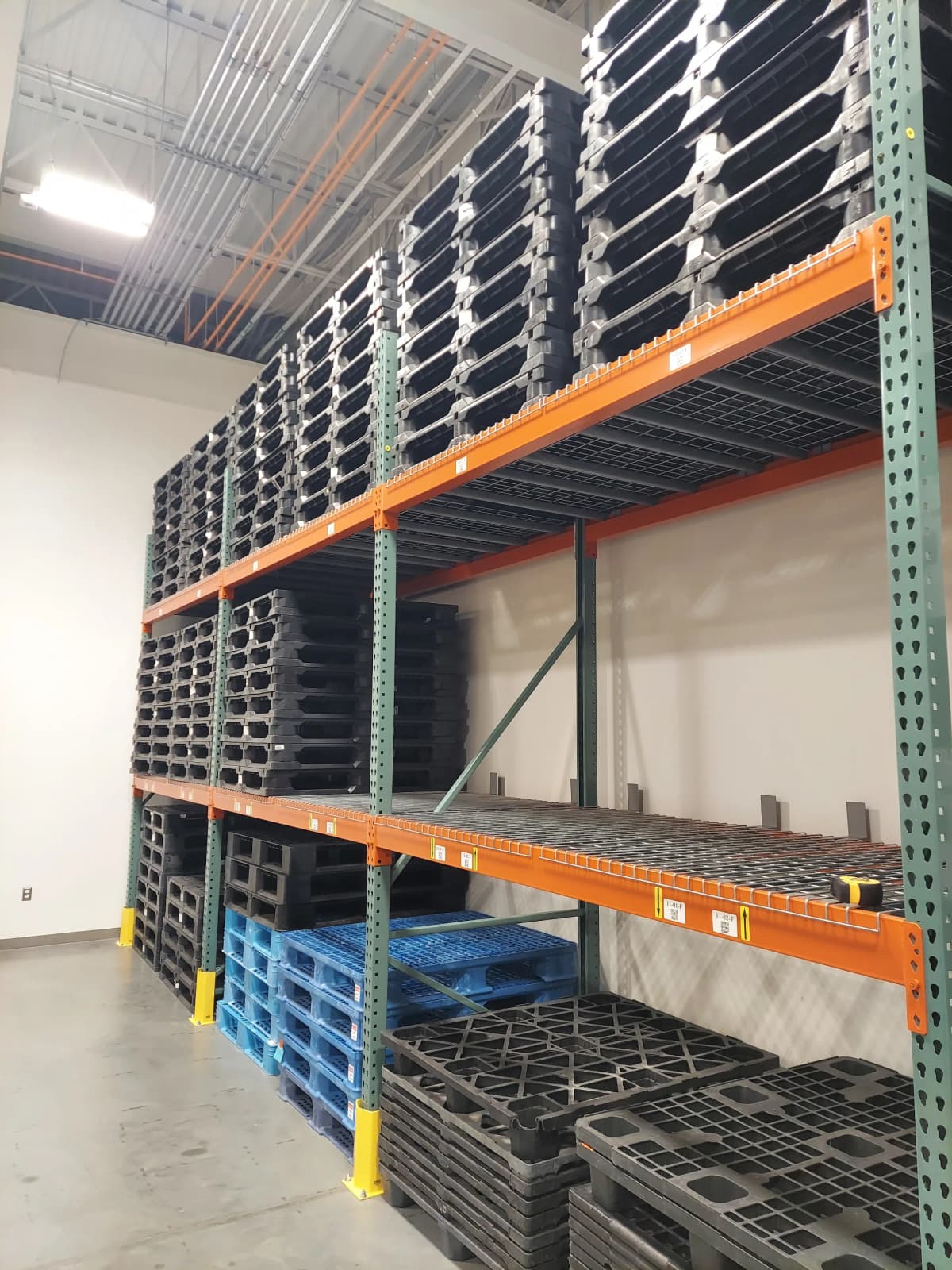 Like New Plastic Pallets