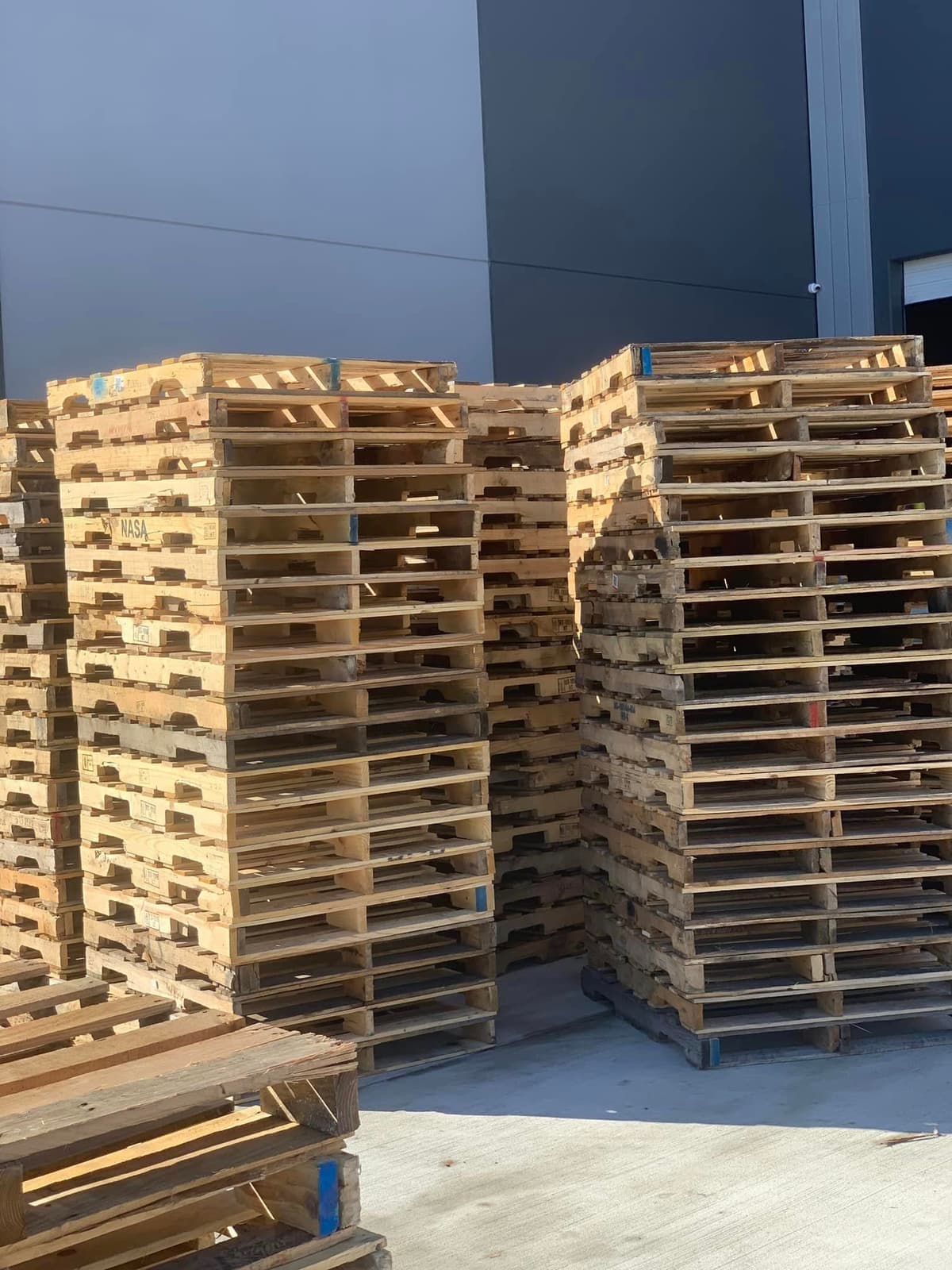 Used Grade A Wood Pallets 48 x 40 - Saint Paul MN 55106