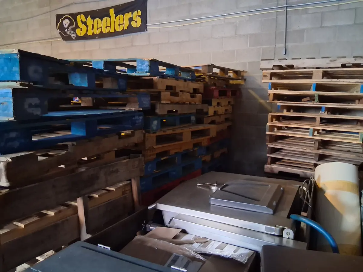 Grade C 48x40x6 Pallets - Pittsburgh, PA 15219