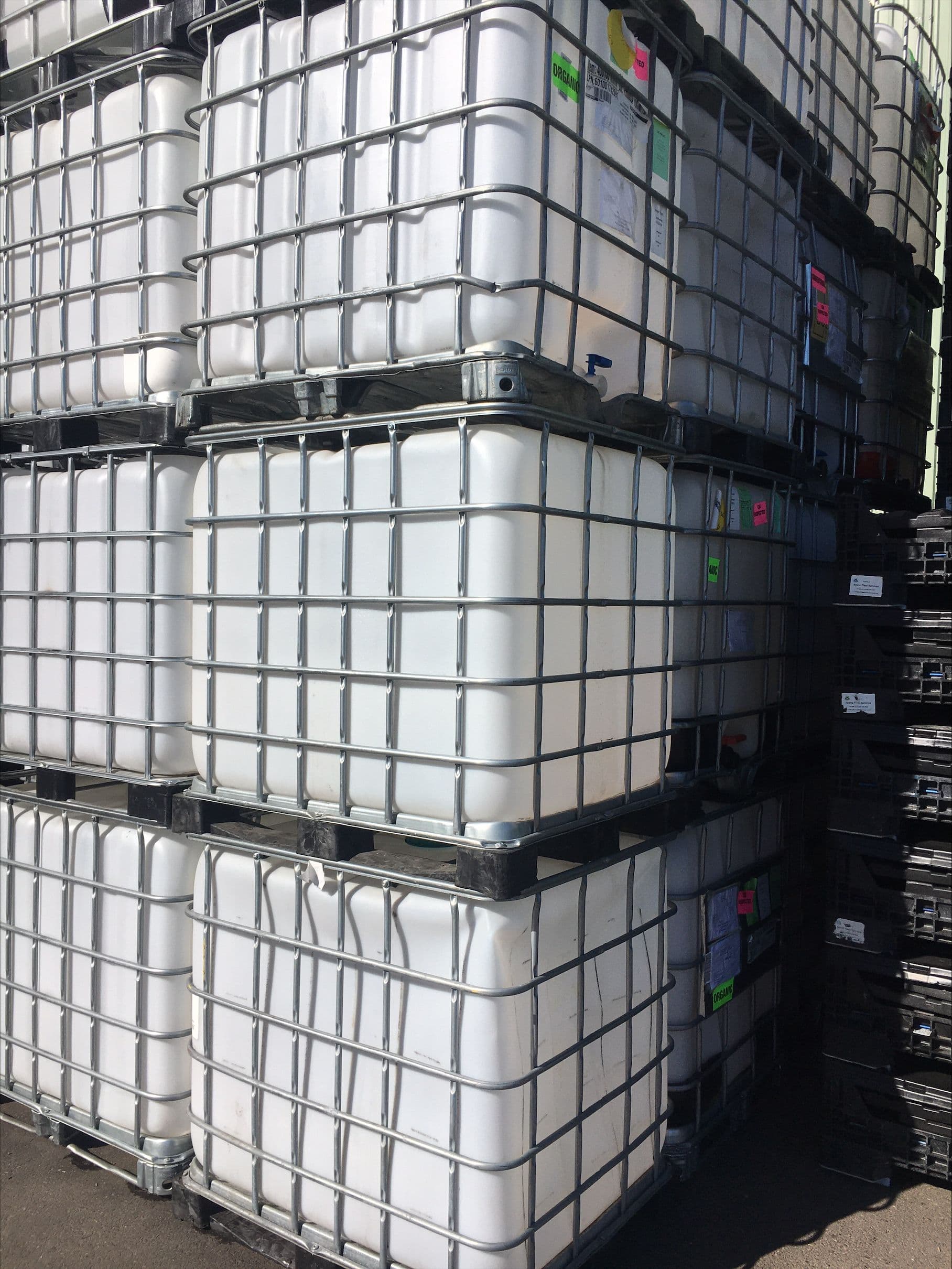 Used 275 Gallon Food Grade IBC Totes - White City, OR 97503