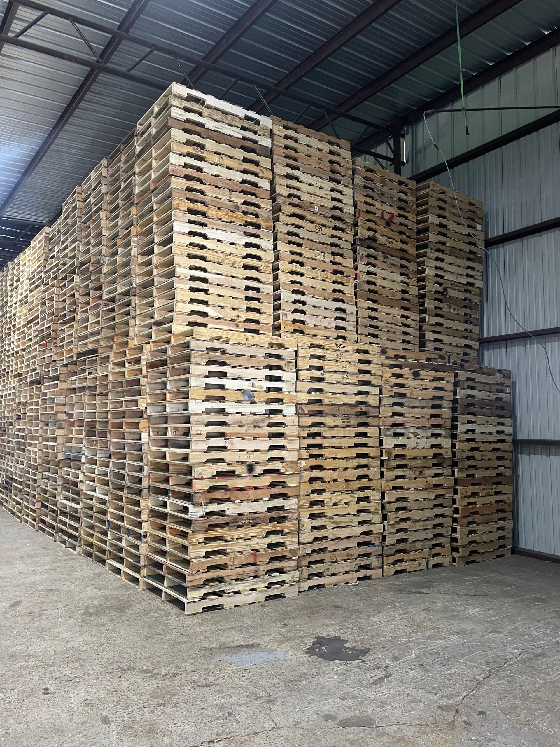 Grade B 48 x 40 GMA Wood Pallets - Columbus OH 43201
