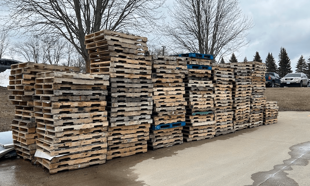 40x42 Grade B Pallet- 4 Way- Detroit Lakes MN 56501