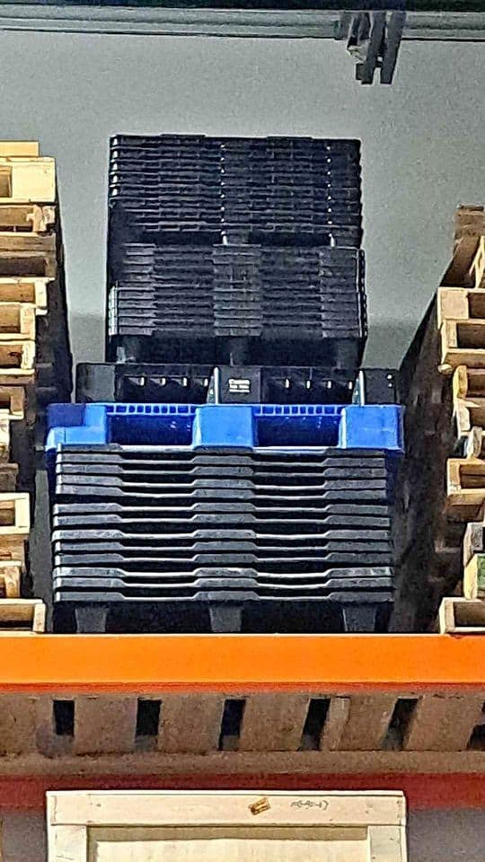 35" x 48" Nestable Plastic Pallets - Omaha NE 68134