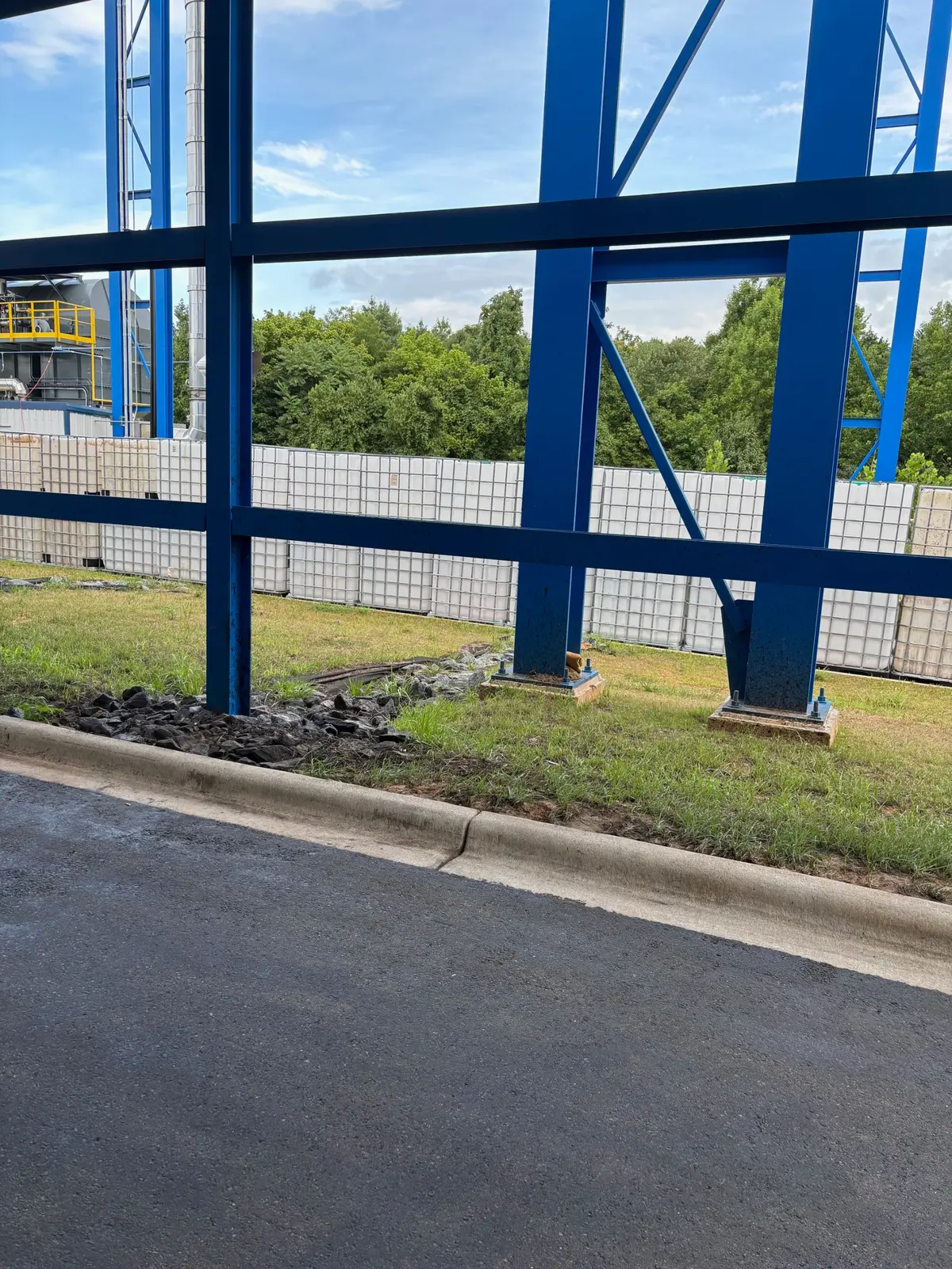 Rinsed 330-Gallon 2" Ball Valve Steel Cage IBC Totes - Reidsville, NC 27320