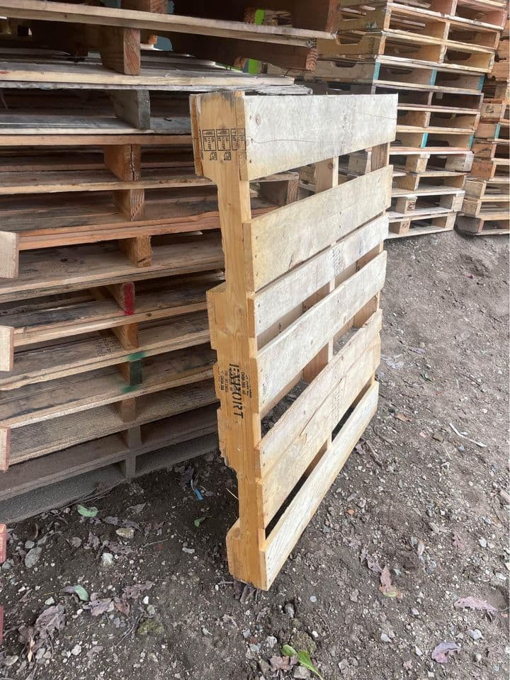 #1 48 x 40 Grade A Recycled Wooden Pallets - Rutland VT