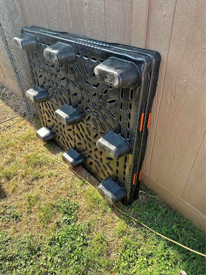 48 x 40 Nestable Plastic Shipping Pallets - High Point NC 27265