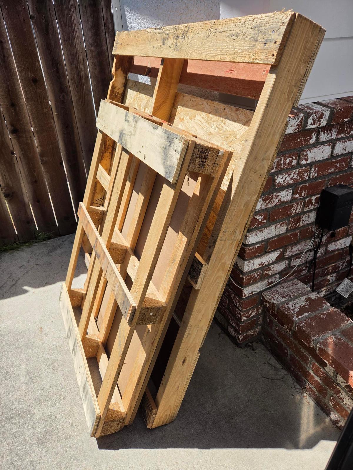 Grade B Pallets - Huntington Beach, CA 92646