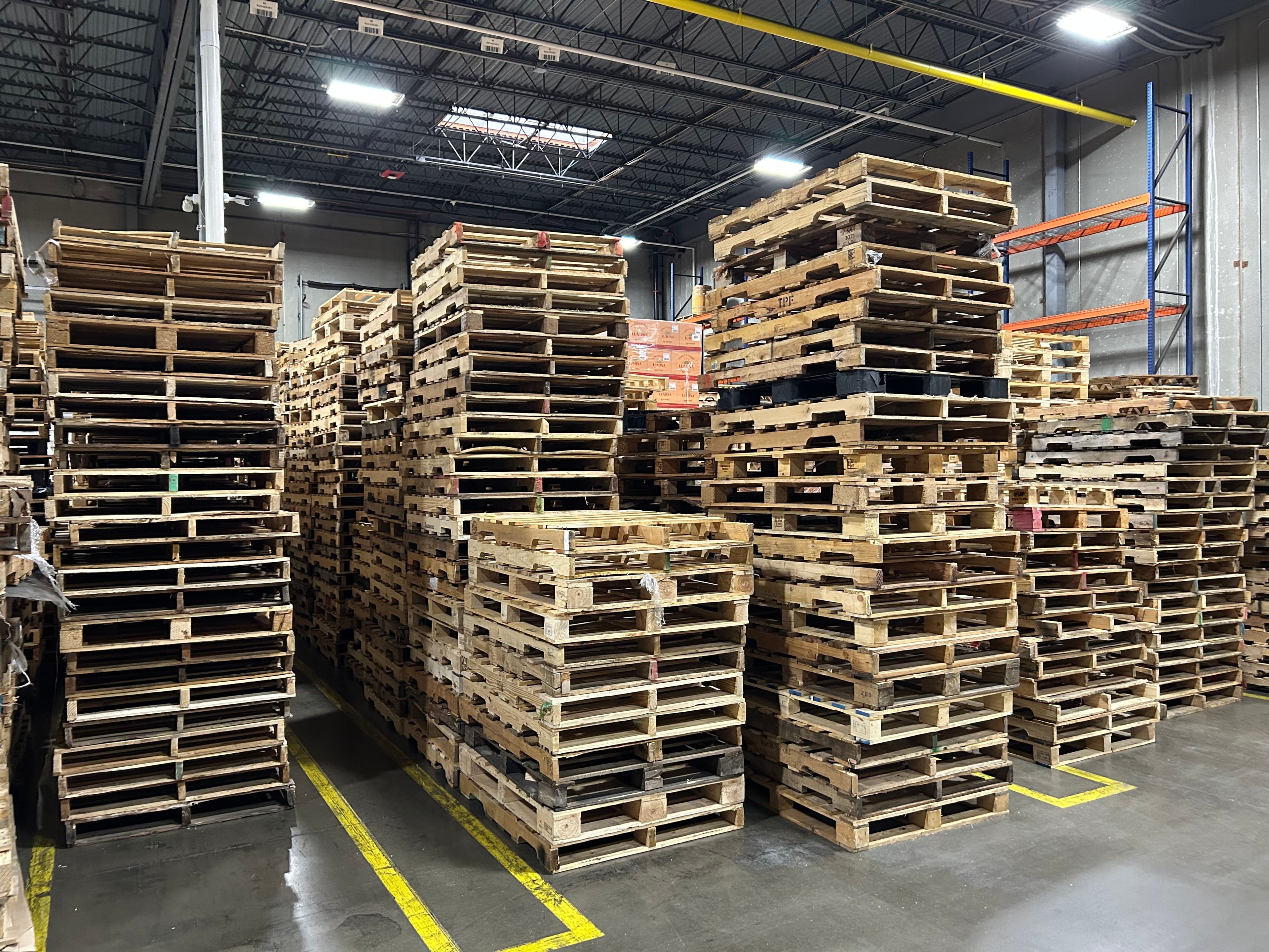 Used 48x40 Wooden Pallets - Syracuse, NY 13201