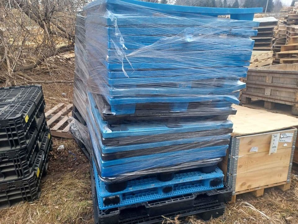 48" x 40" Used Heavy Duty Plastic Pallets - Covington KY 41011