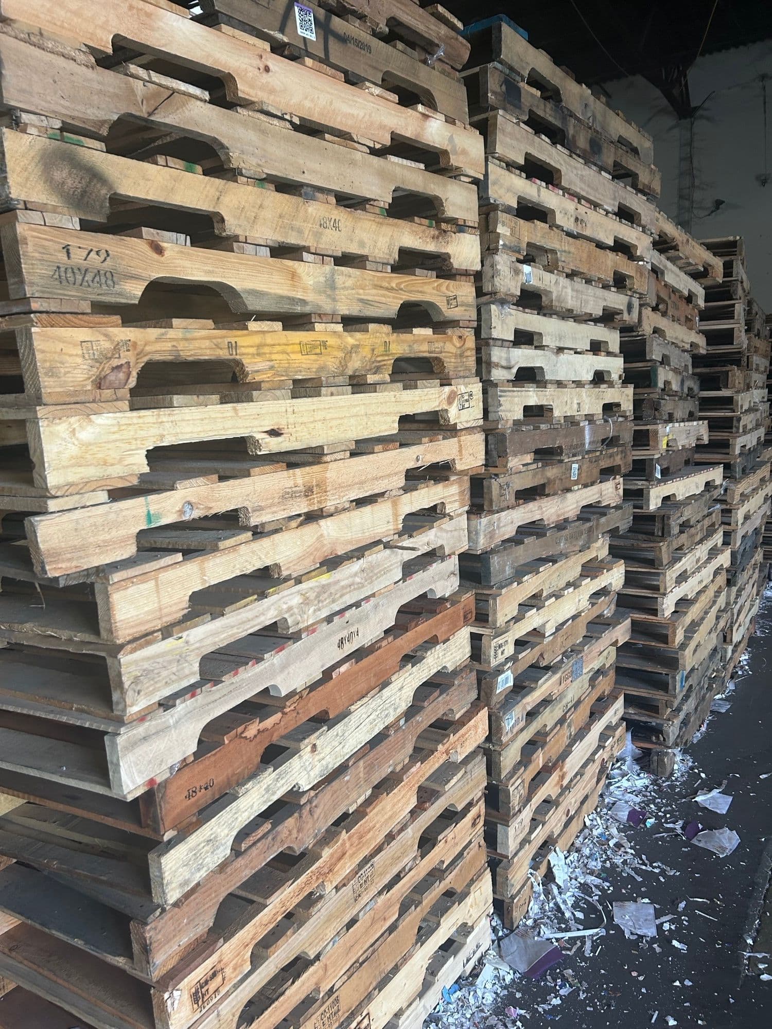 Used 48x40 Wooden Pallets - Olathe, KS 66062