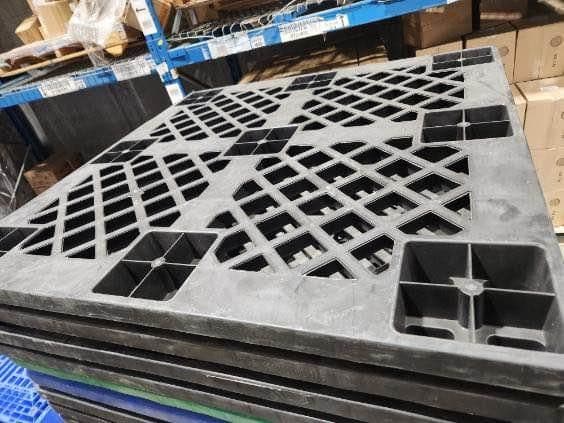 48 x 40 Nestable Plastic Shipping Pallets -Niagara Falls, NY 14304