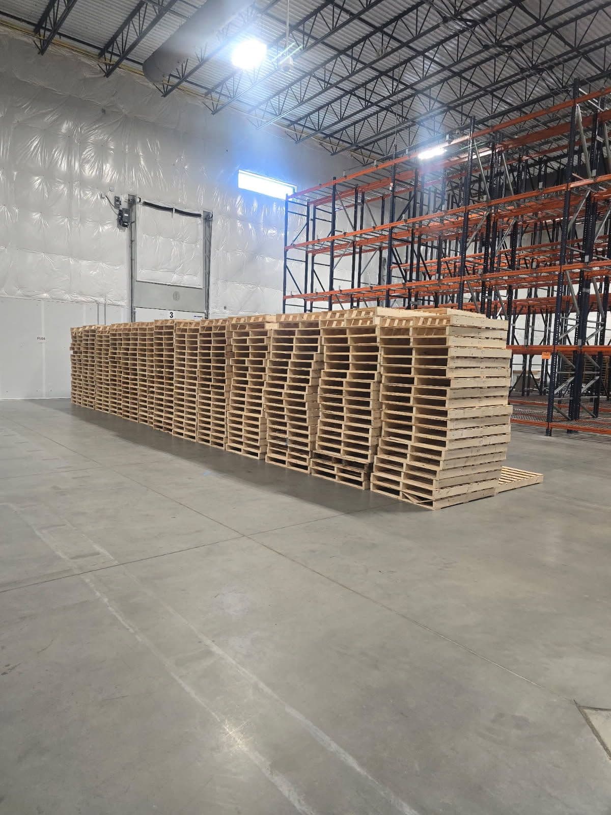 Used 48x40 2 way Wooden Pallets - New Orleans, LA 70032
