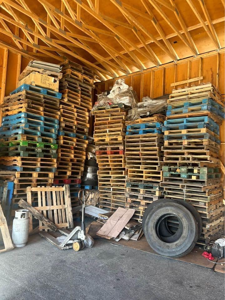 Used 48 x 40 Standard 2-Way Stringer Pallets - Lenexa KS 66215