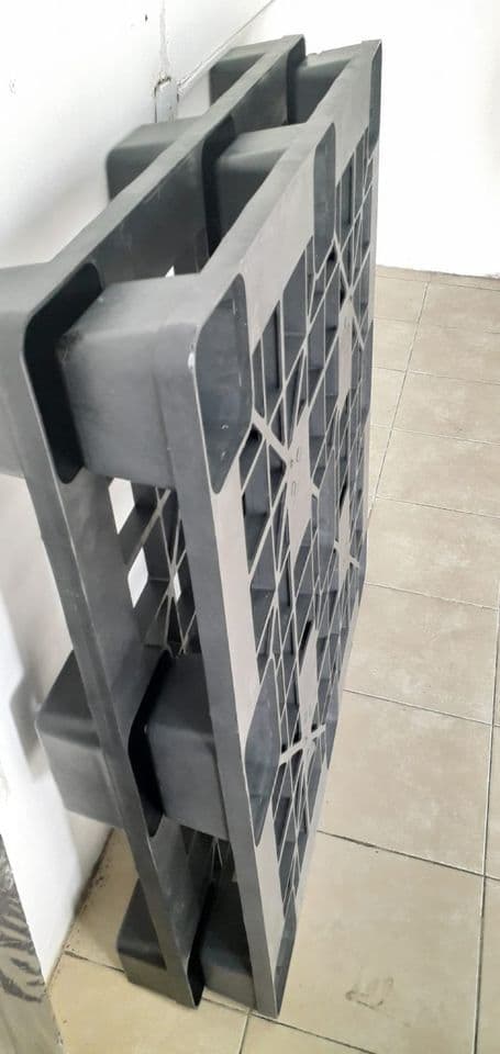 Used 9-Legged Plastic Pallets - Mcminnville OR 97128