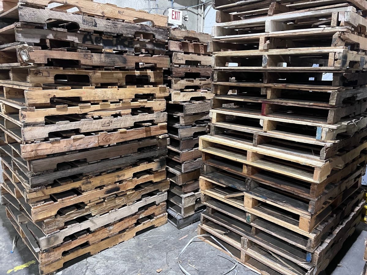 Used 48x40 Wooden Pallets - Pittsburgh, PA 15203