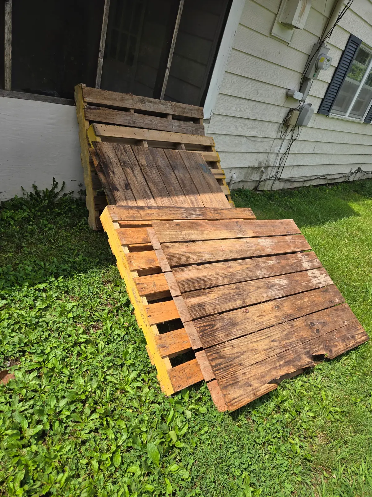 Grade B Pallets - Englewood, TN 37329