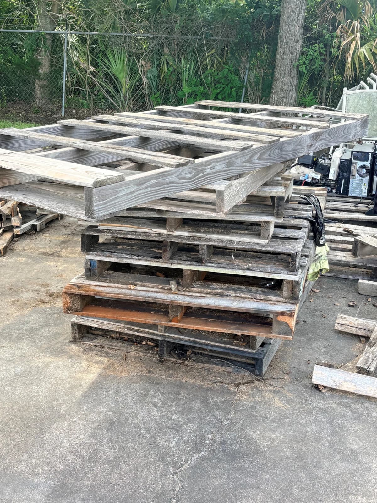 Grade C Pallets - League City, TX 77573