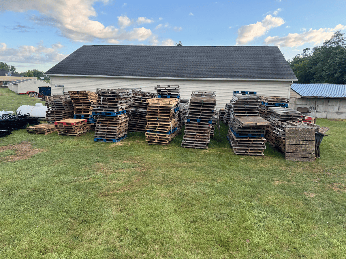Grade B 48x40x6 4 Way Block Mixed Hardwood Pallets - Lancaster, NY 14086