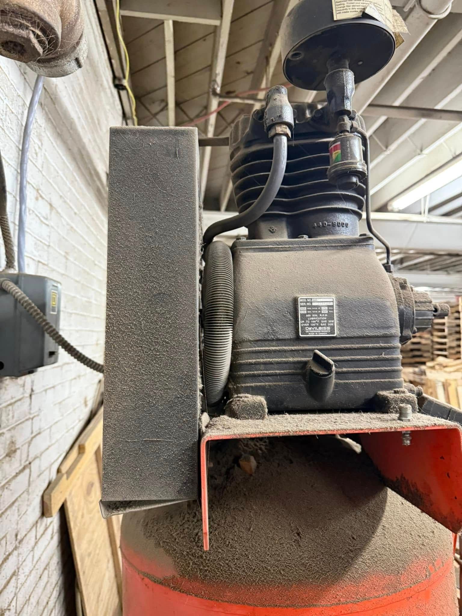 3 Phase stand up air compressor 80 gallon tank - St Louis, MO