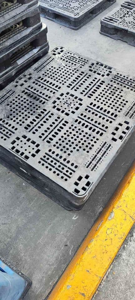 Rackable Used Plastic Pallets 43" x 43" - La Vista NE 68128