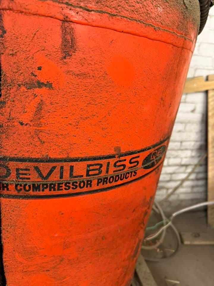 3 Phase stand up air compressor 80 gallon tank - St Louis, MO