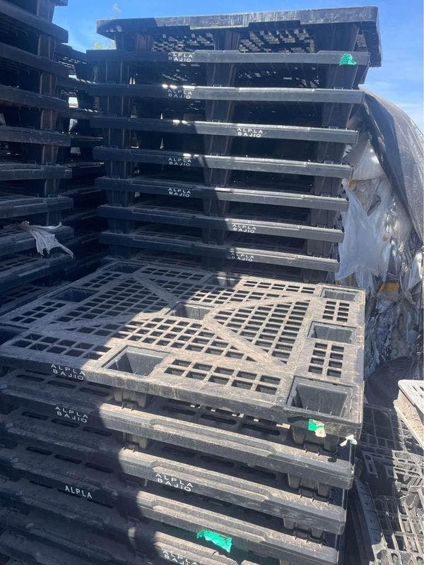Used 9 Block Plastic Shipping Pallets - Mitchell SD 57301
