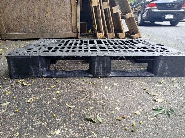 Stackable Used Plastic Pallets 42 x 42 - Ardmore OK 73401