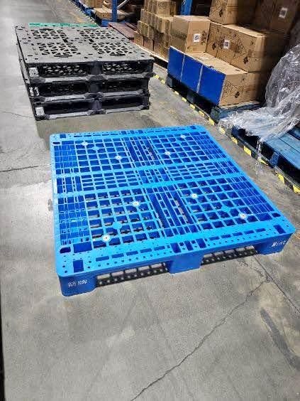 48" x 40" Used Plastic Pallets - Wantagh, NY 11793